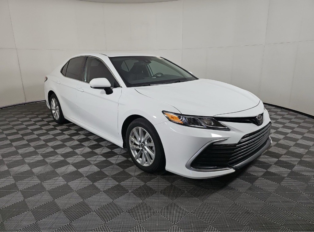 2023 Toyota Camry Image 1