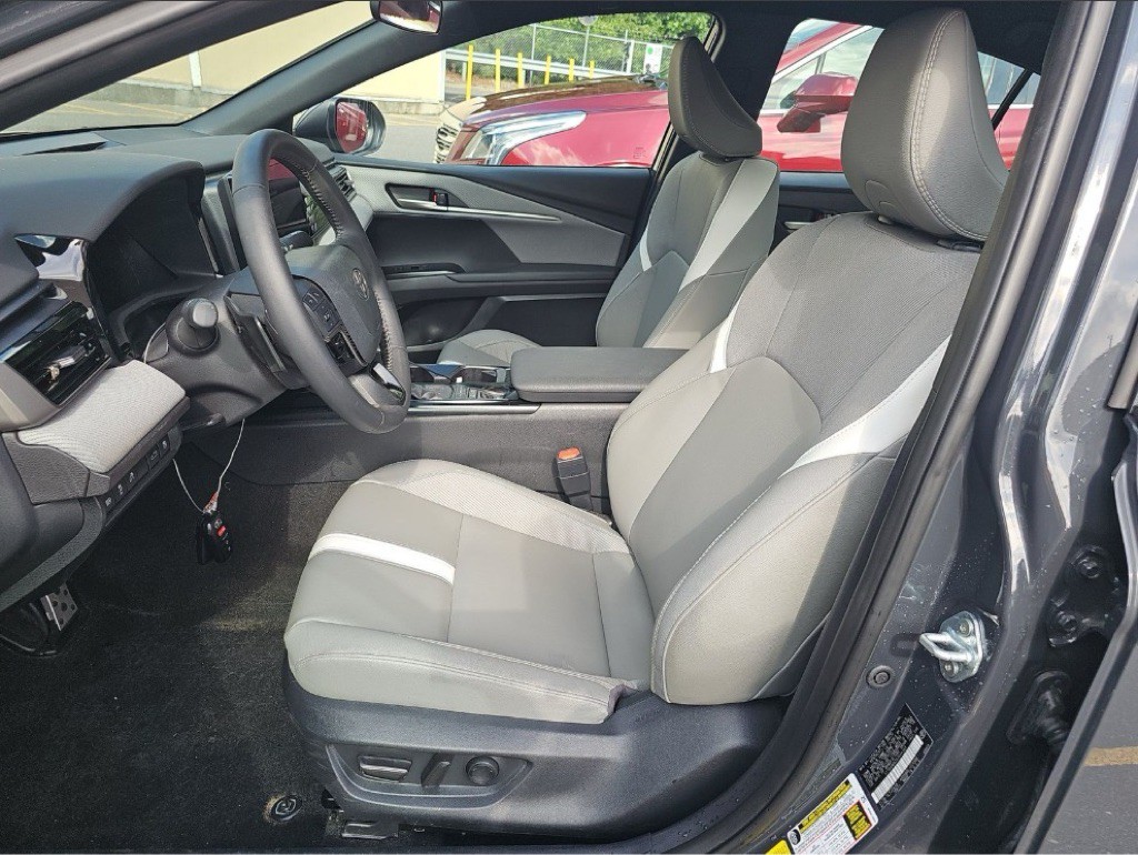 2025 Toyota Camry Image 4