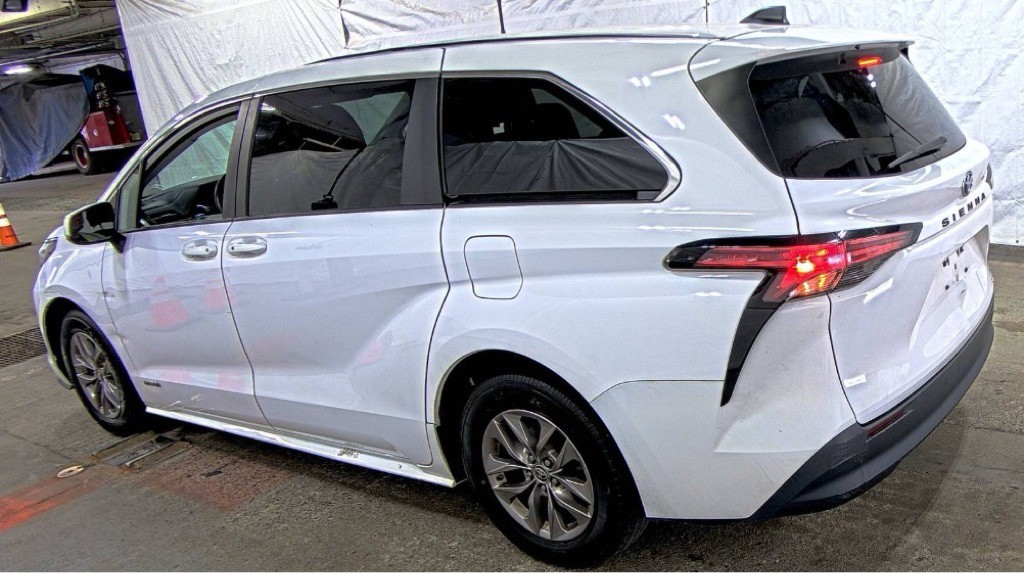 2021 Toyota Sienna Image 4