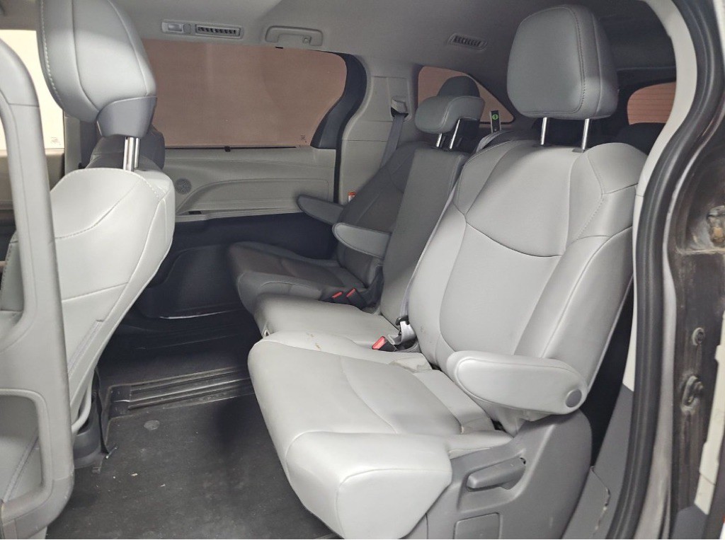 2021 Toyota Sienna Image 6