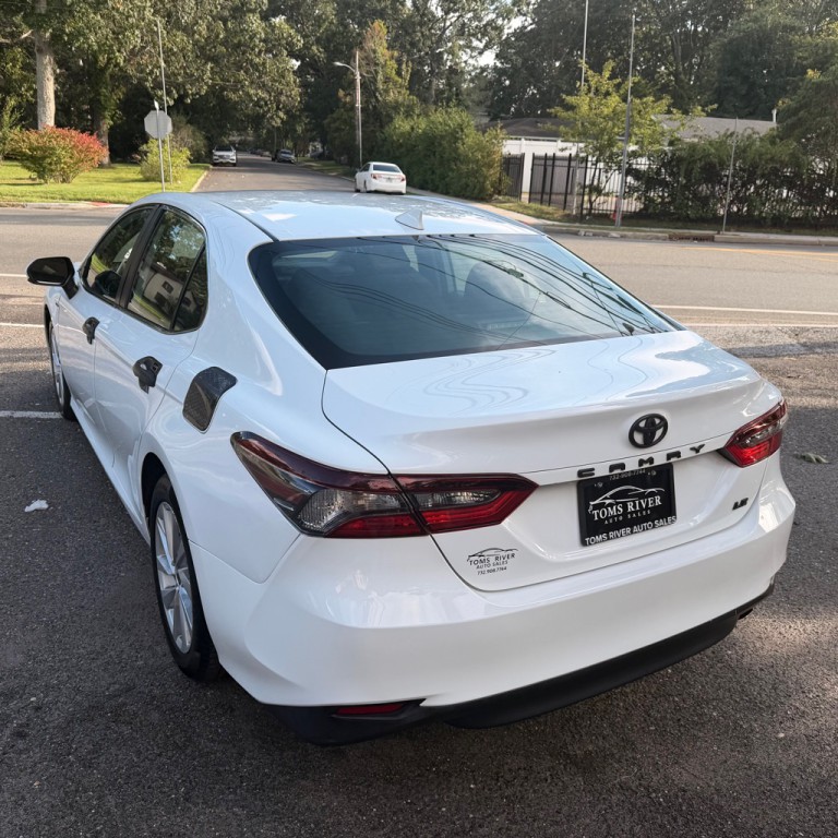 2021 Toyota Camry Image 3