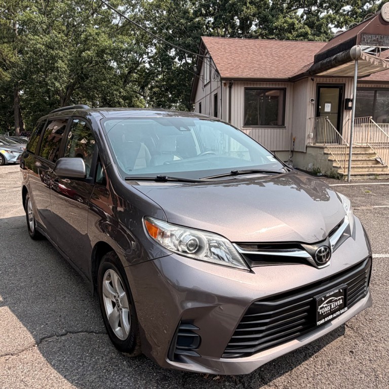 2020 Toyota Sienna Image 7