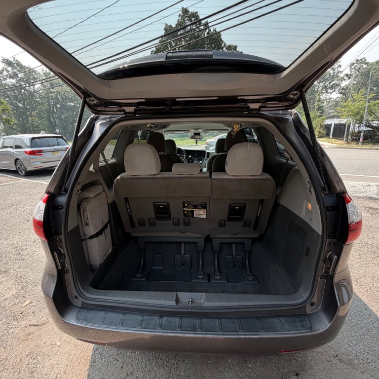 2020 Toyota Sienna Image 9