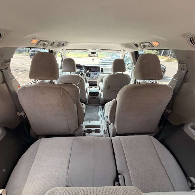 2020 Toyota Sienna Image 10
