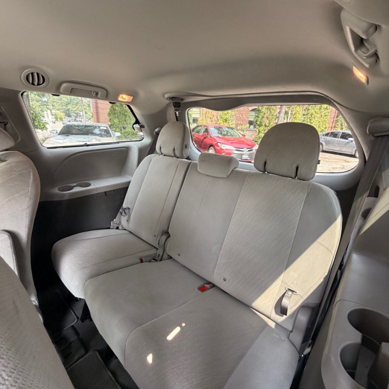 2020 Toyota Sienna Image 11