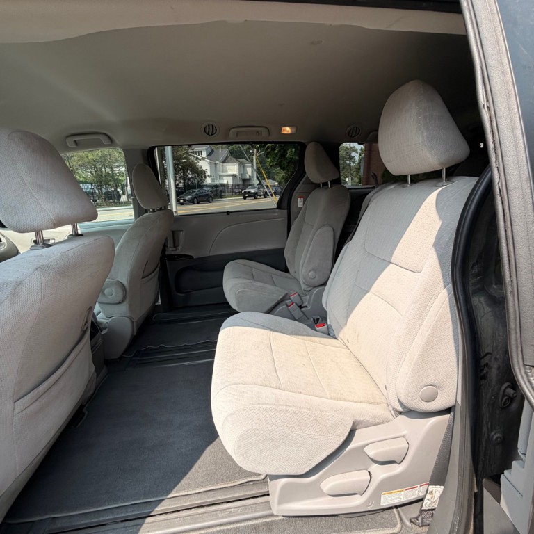 2020 Toyota Sienna Image 13