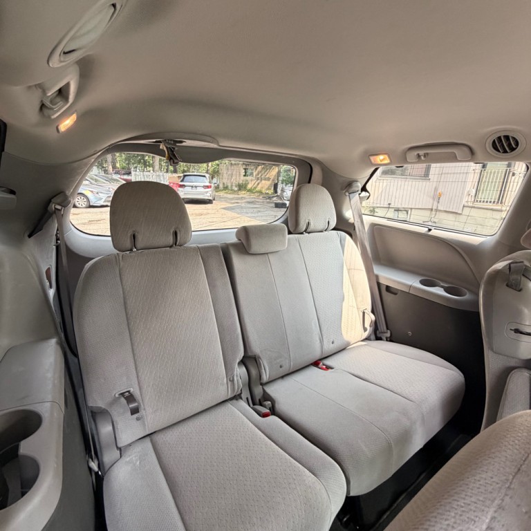 2020 Toyota Sienna Image 14