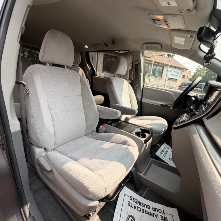 2020 Toyota Sienna Image 18