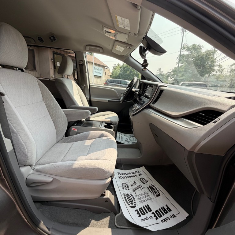 2020 Toyota Sienna Image 19