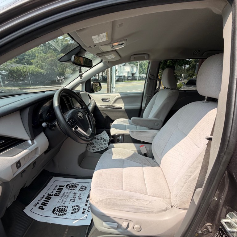 2020 Toyota Sienna Image 21