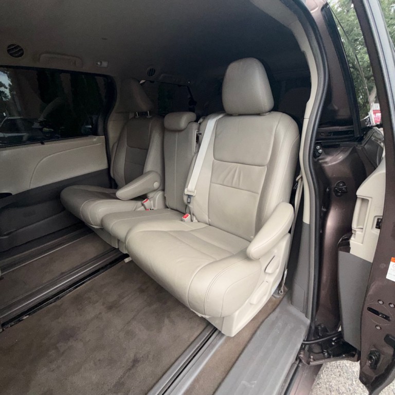 2018 Toyota Sienna Image 12