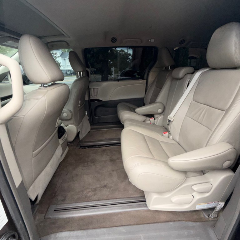2018 Toyota Sienna Image 13