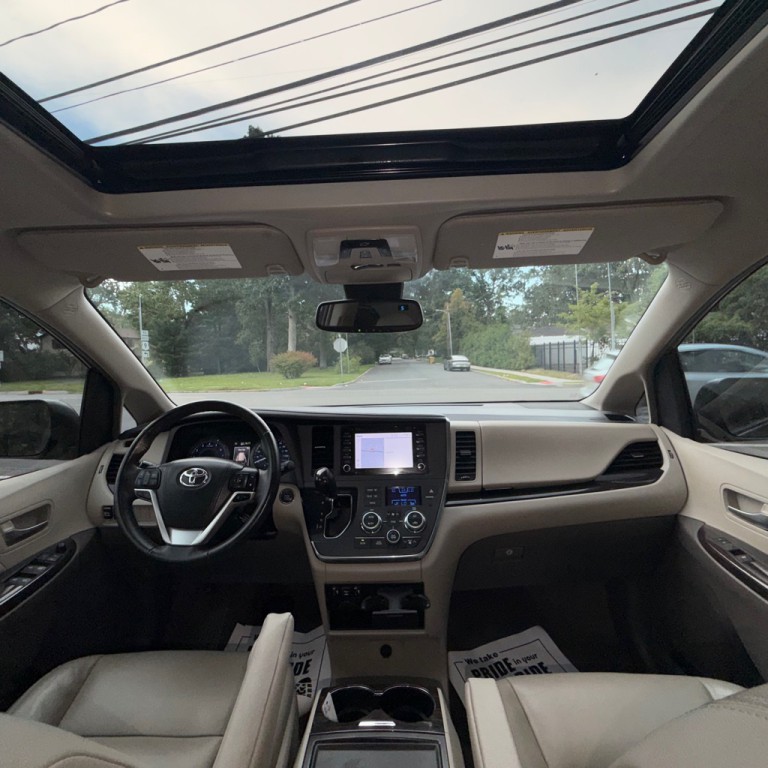 2018 Toyota Sienna Image 15