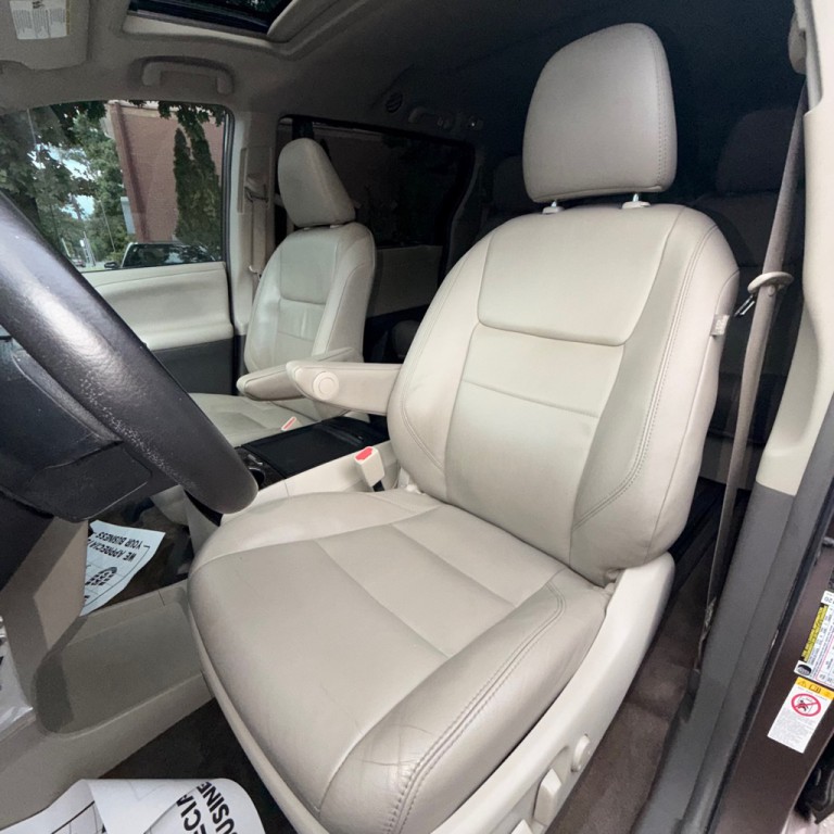 2018 Toyota Sienna Image 18