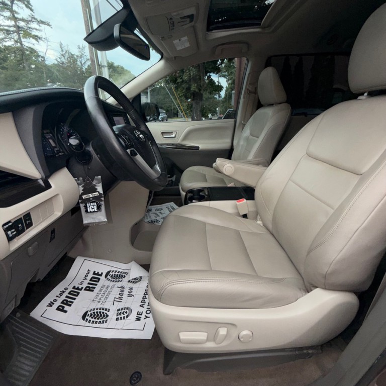 2018 Toyota Sienna Image 19