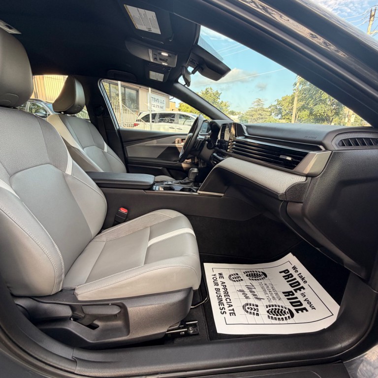 2025 Toyota Camry Image 16