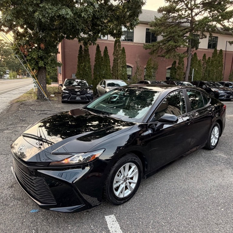 2025 Toyota Camry Image 1