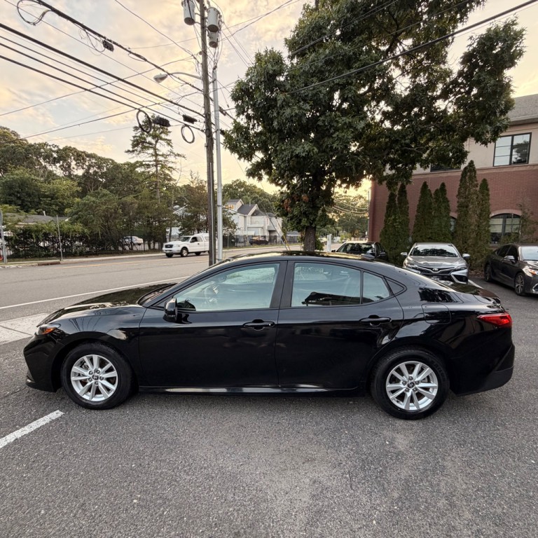 2025 Toyota Camry Image 2
