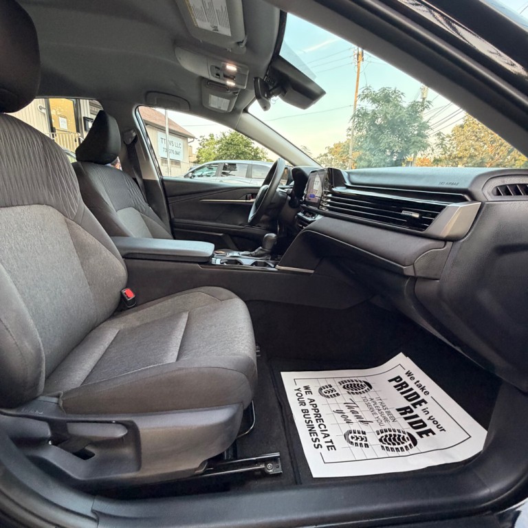 2025 Toyota Camry Image 16