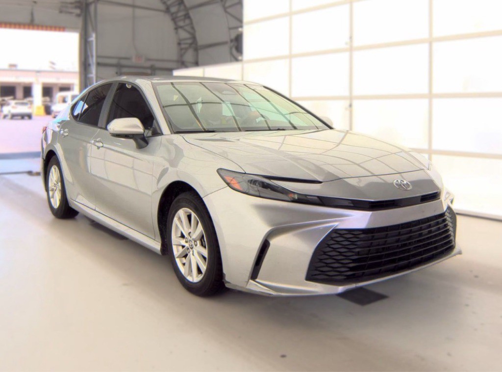 2025 Toyota Camry Image 2