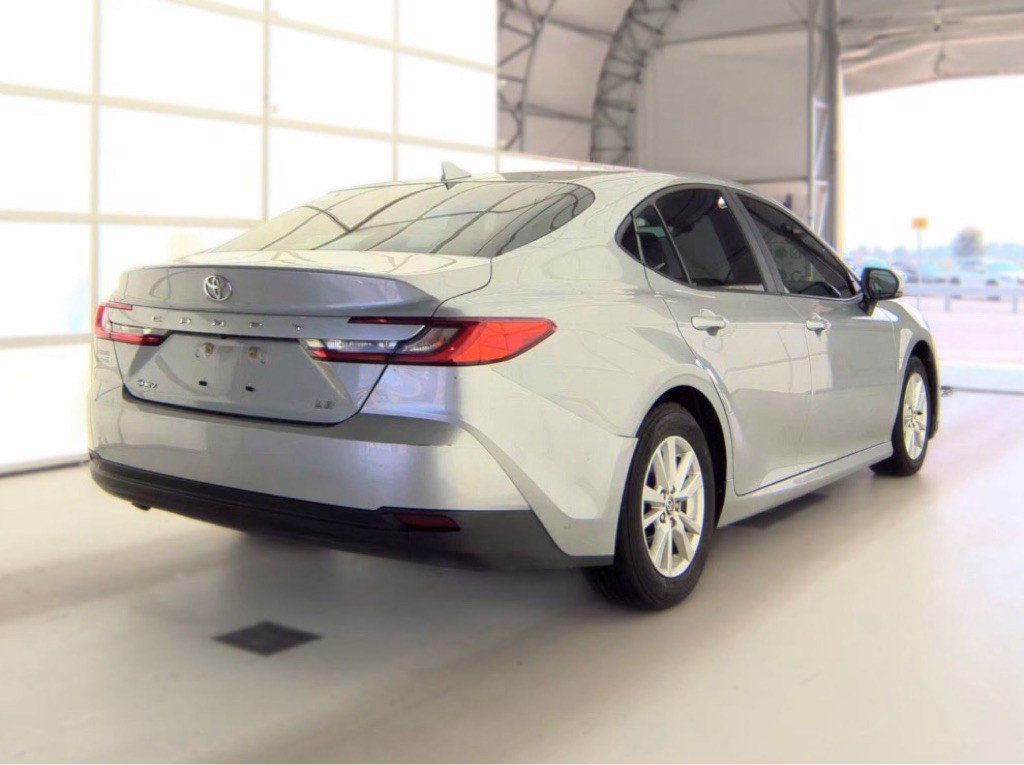 2025 Toyota Camry Image 4