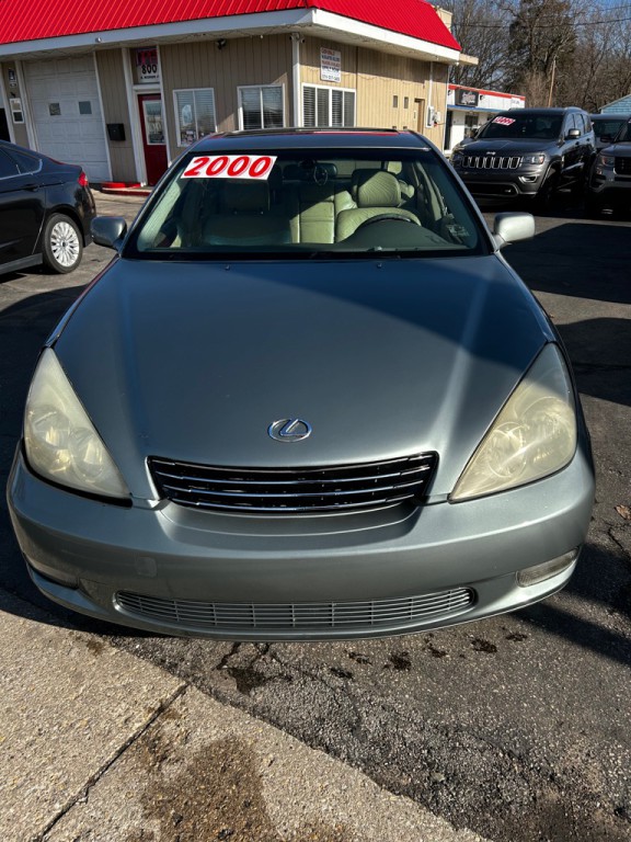 2004 Lexus ES Image 2