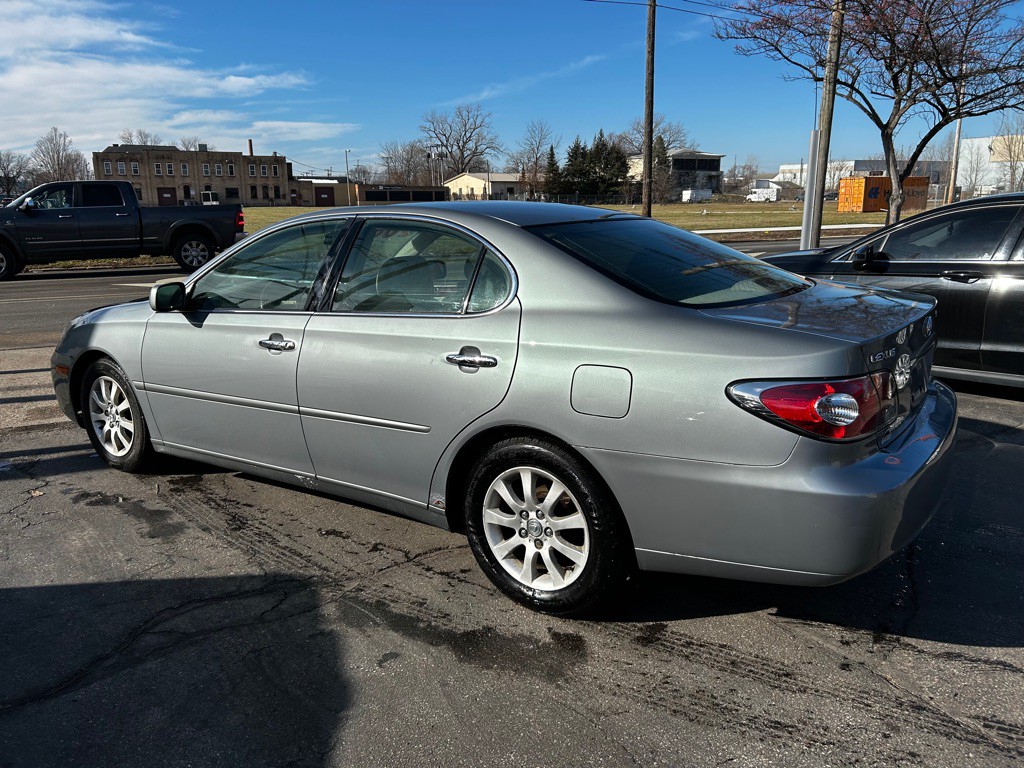 2004 Lexus ES Image 4