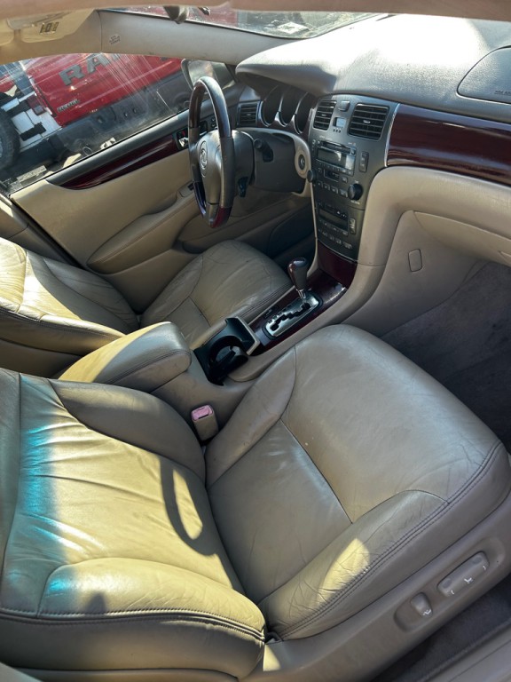 2004 Lexus ES Image 9