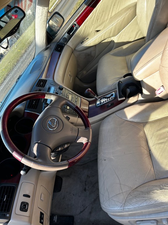 2004 Lexus ES Image 25