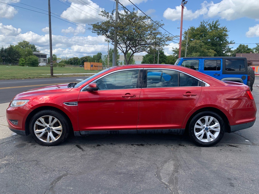 2010 Ford Taurus Image 3