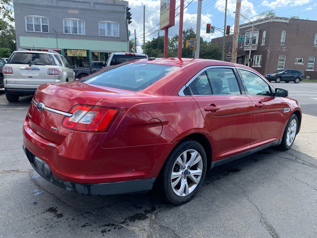 2010 Ford Taurus Image 6