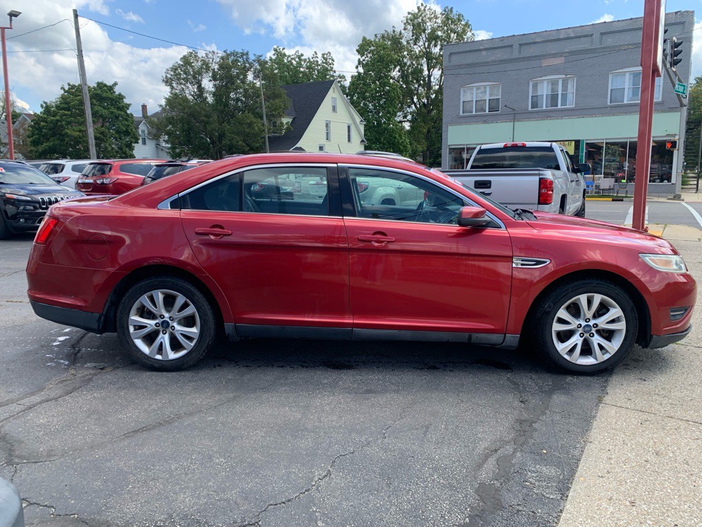 2010 Ford Taurus Image 7
