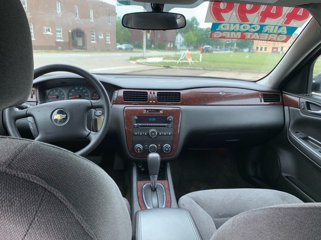 2011 Chevrolet Impala Image 13