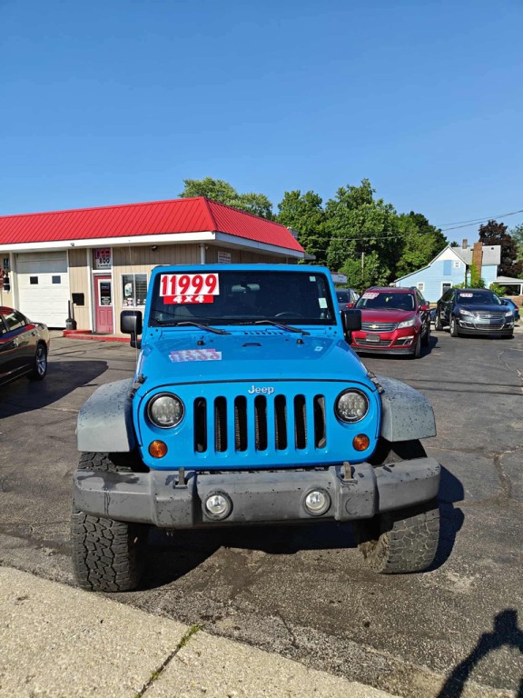 2011 Jeep Wrangler Unlimited Image 2