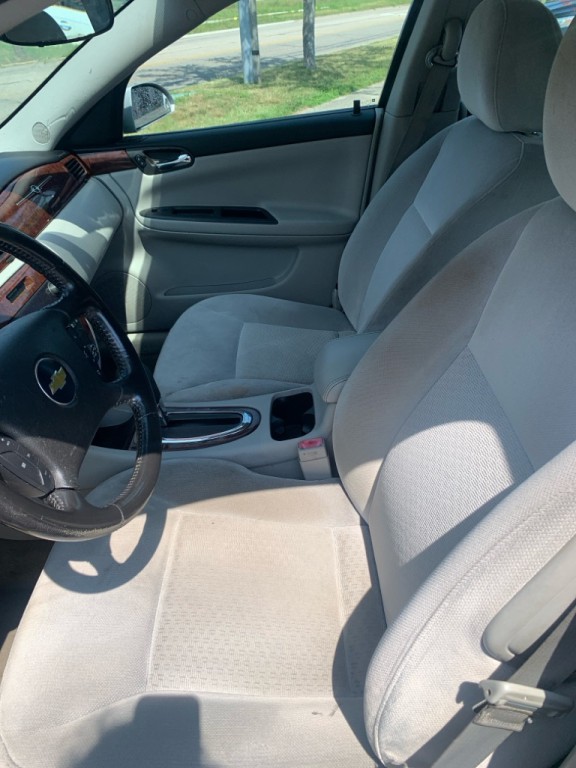 2011 Chevrolet Impala Image 12