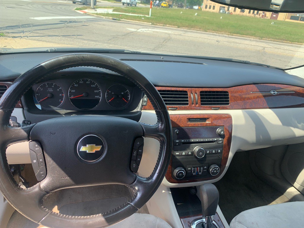 2011 Chevrolet Impala Image 13