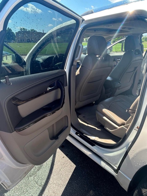 2015 GMC Acadia Image 9