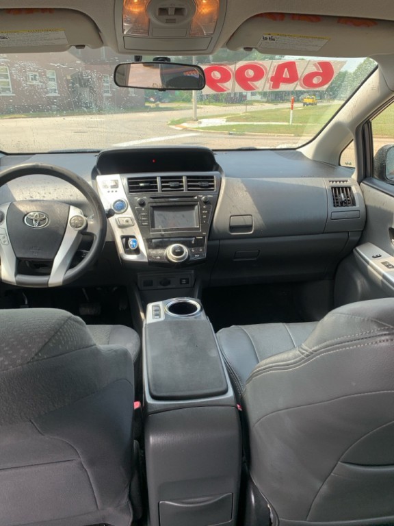 2012 Toyota Prius Image 14