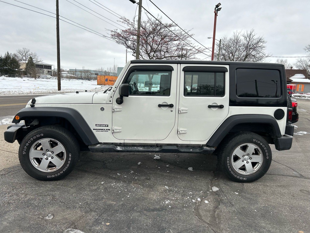 2010 Jeep Wrangler Unlimited Image 3