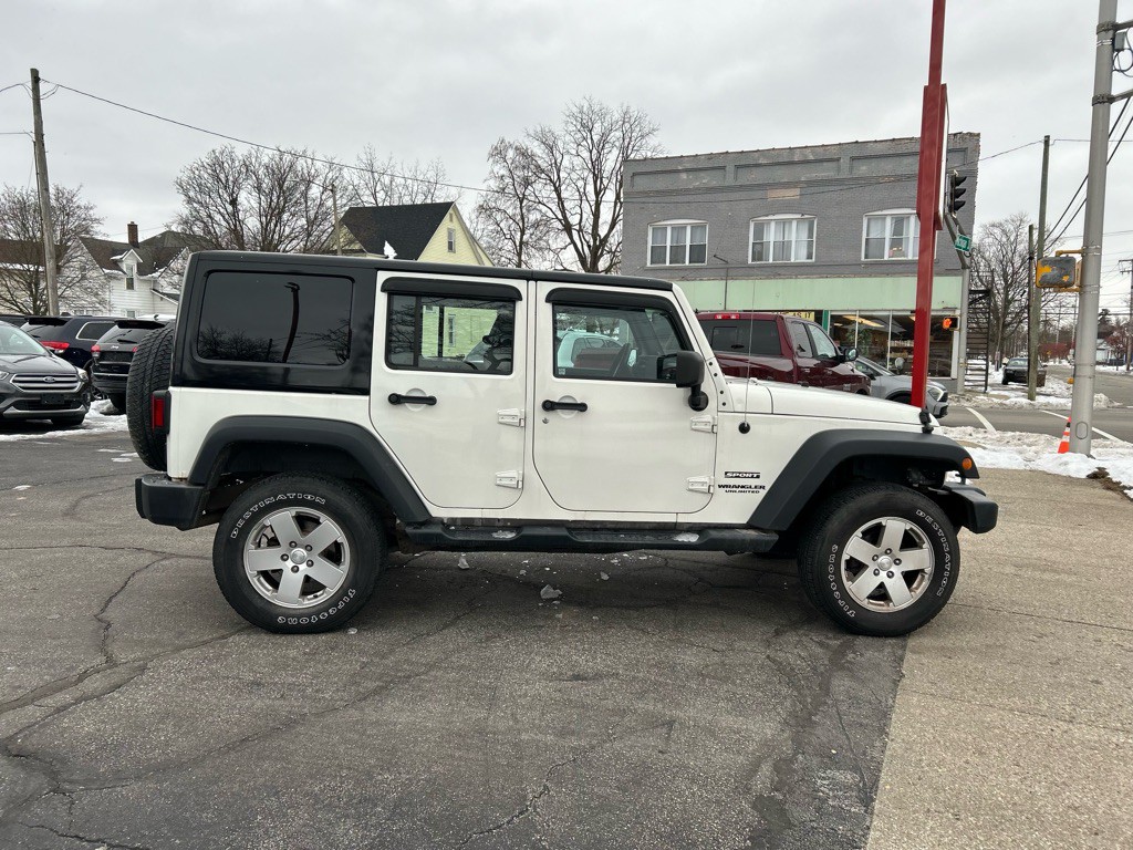 2010 Jeep Wrangler Unlimited Image 8