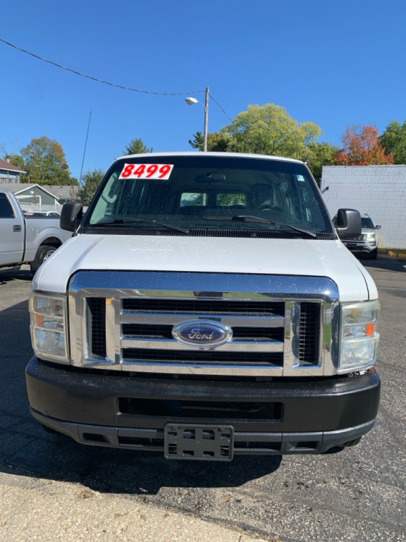 2010 Ford Econoline Image 2