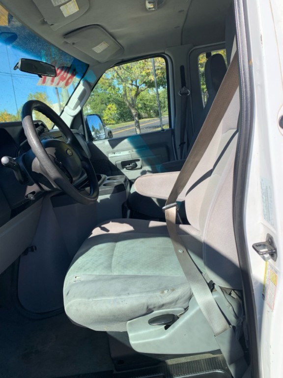 2010 Ford Econoline Image 11