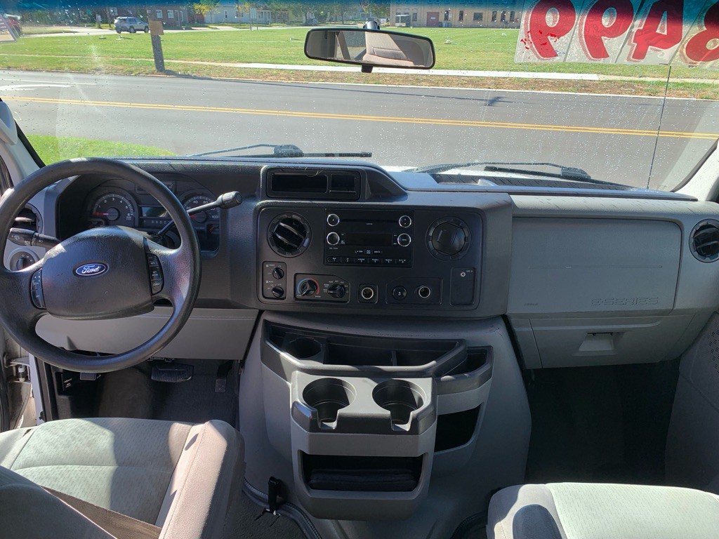 2010 Ford Econoline Image 12