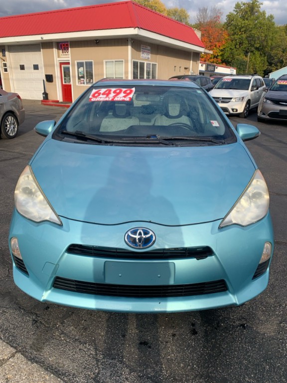 2012 Toyota Prius Image 2