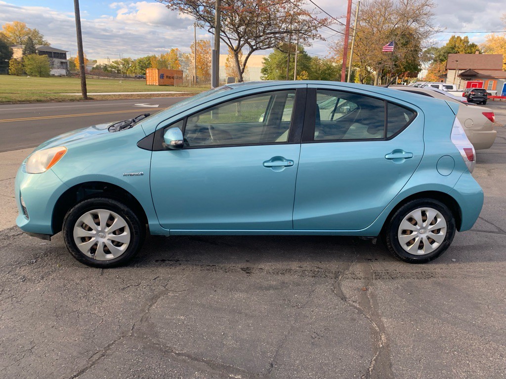 2012 Toyota Prius Image 3