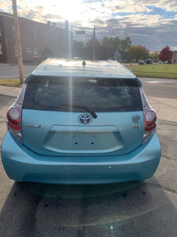 2012 Toyota Prius Image 5