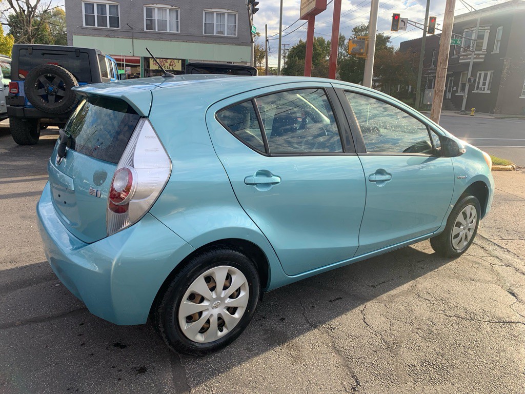 2012 Toyota Prius Image 7