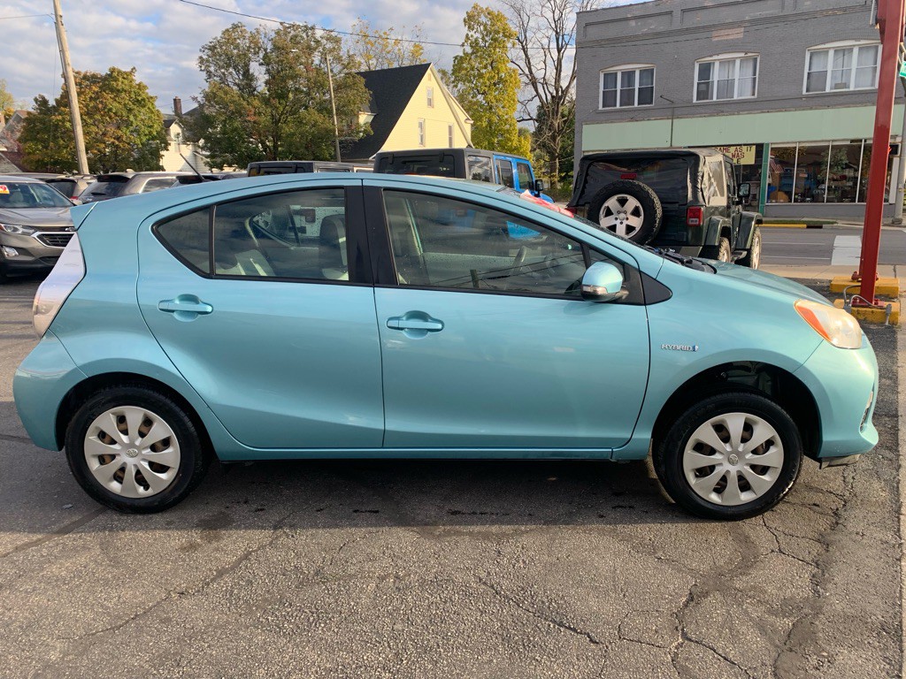 2012 Toyota Prius Image 8