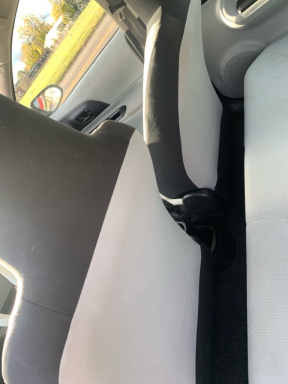 2012 Toyota Prius Image 12