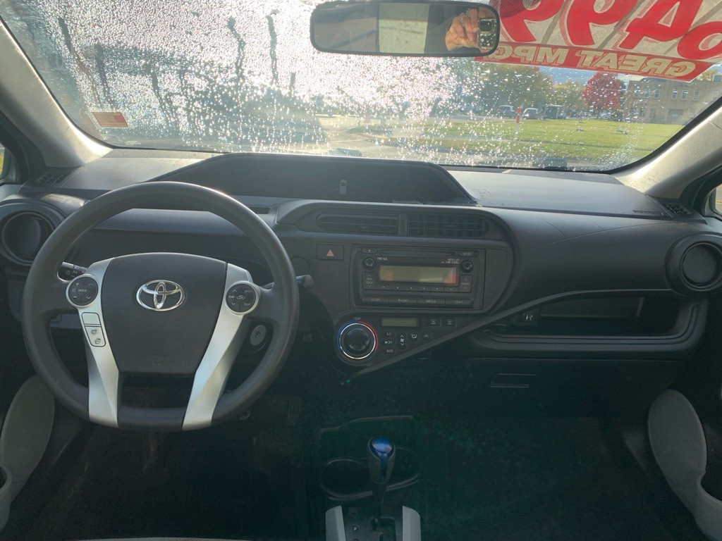 2012 Toyota Prius Image 13